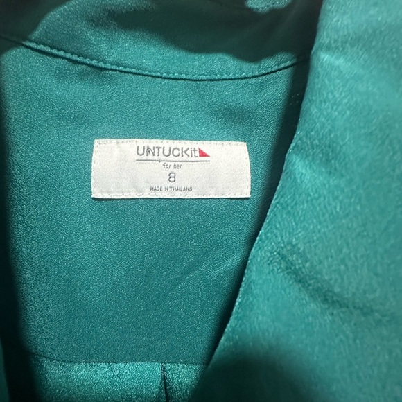 UNTUCKit Francine Button Career Work Casual Shirt Women’s Size 8 Emerald Green - Picture 3 of 3